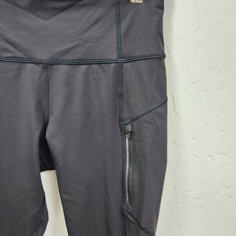 ATHLETA || Black Ankle Cropped Leggings - Picture 4 of 10